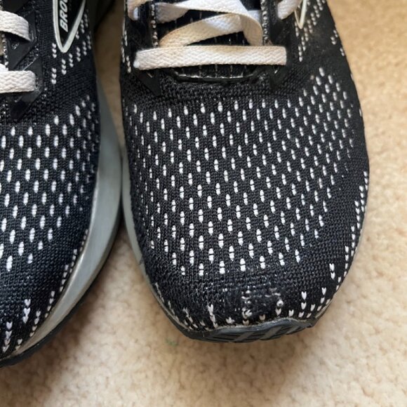 Women's Brooks Levitate 5 Black and White Sneakers Shoes Size 9 - Picture 9 of 9